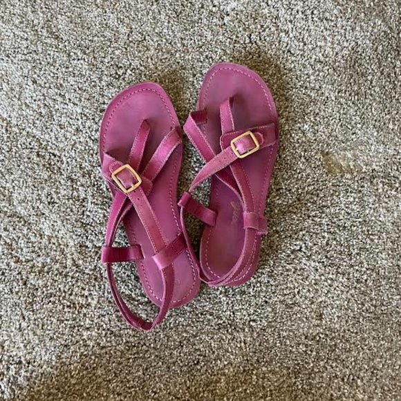 Free People La Risa Raspberry Leather Buckle Adjustable Strap Flat Sandals 38 - Picture 2 of 4